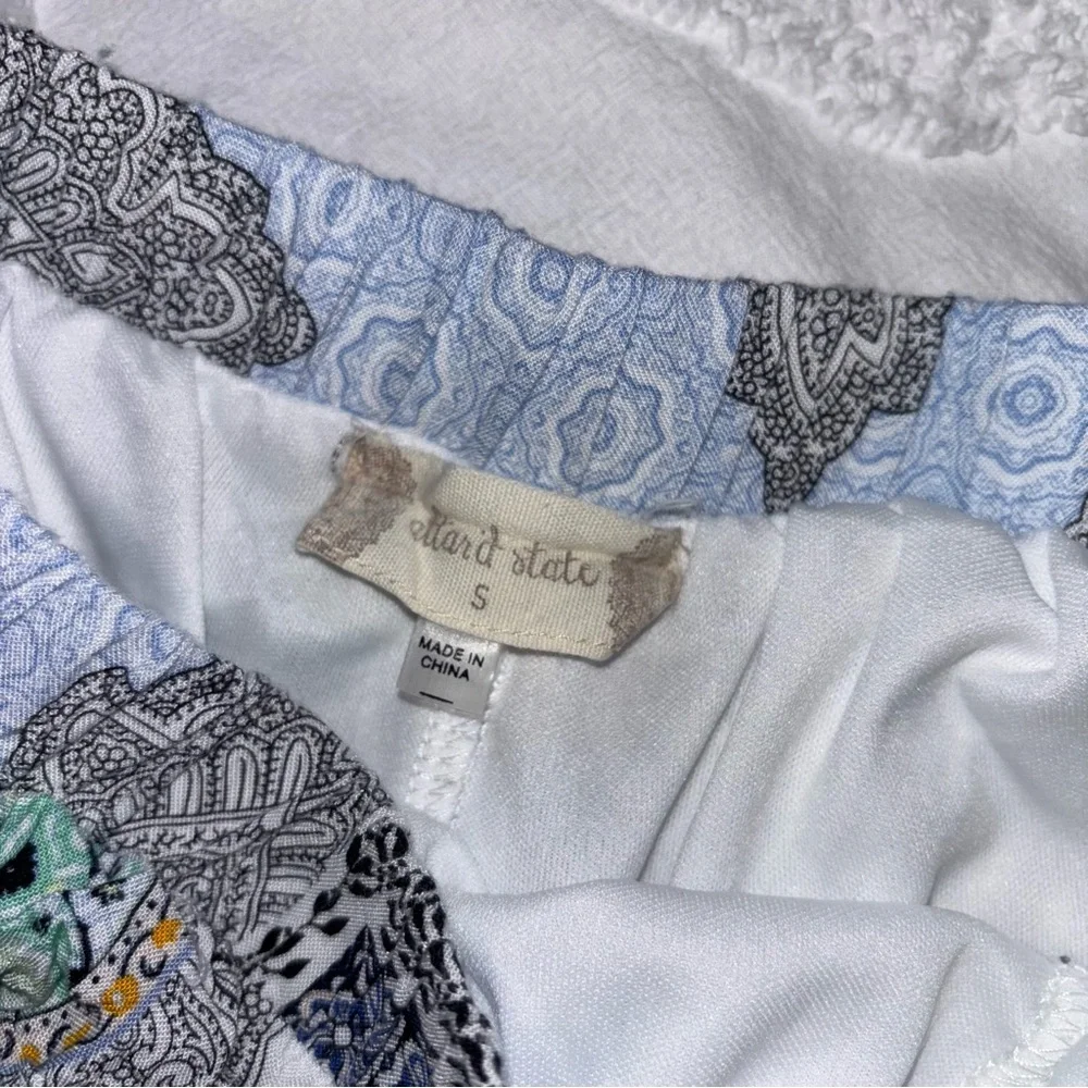 Patterned flowy shorts - Picture 2 of 2